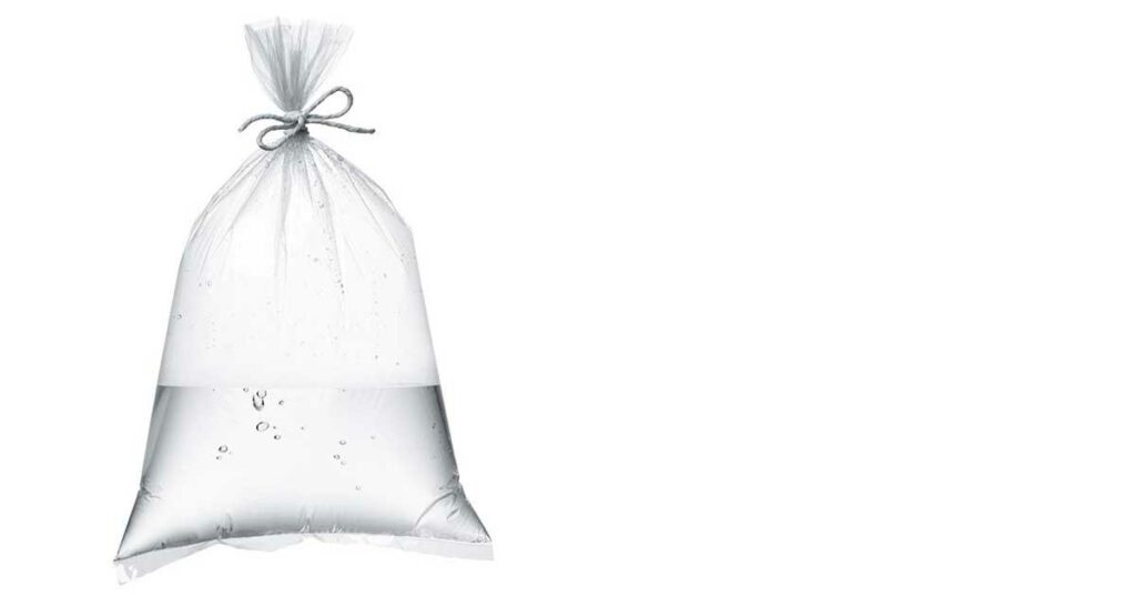Bolsa transparente llena de agua