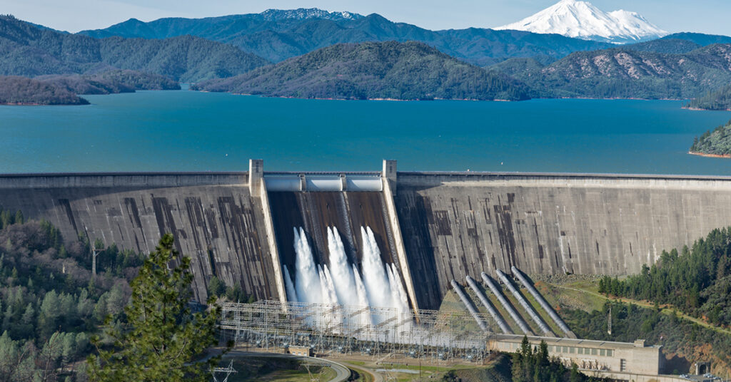 Cómo se logra generar electricidad con agua