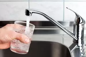Hoe water te besparen in een restaurant